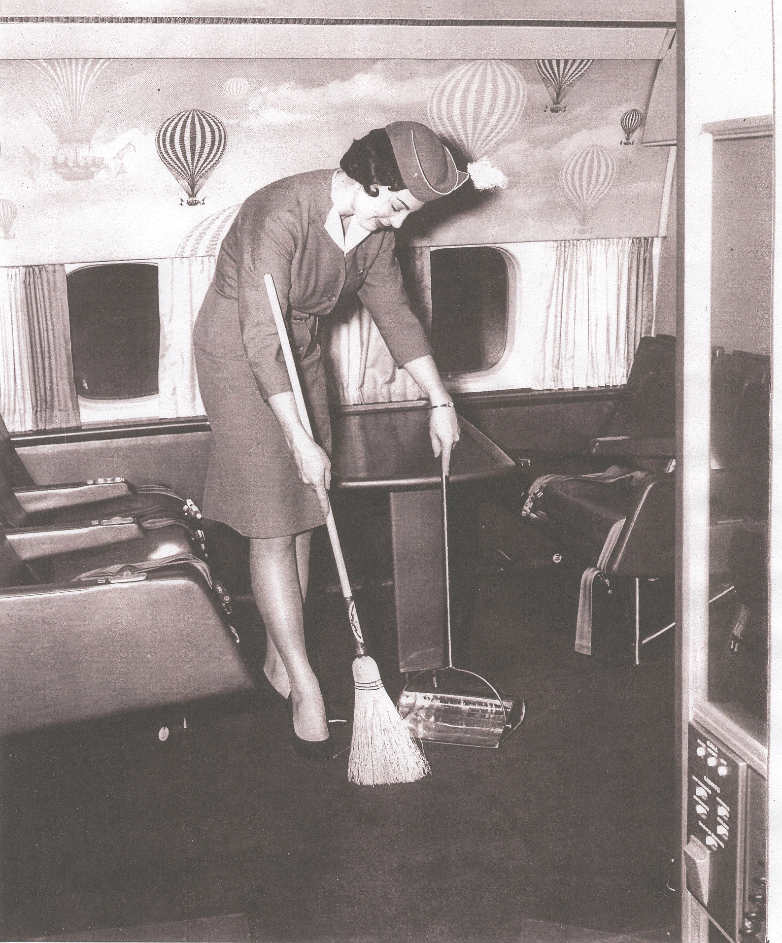 1964 February, Lynn Van Hoof-Werner  in the First Class Lounge of a Pan Am DC 8 during a Bermuda transit on her first trip to the Island.